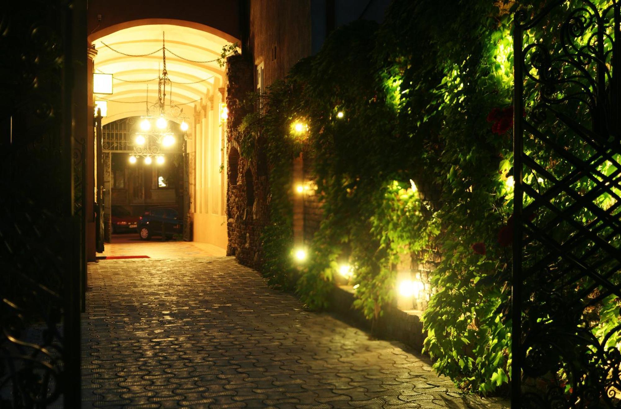 Hotel Poesis ساتو ماري المظهر الخارجي الصورة